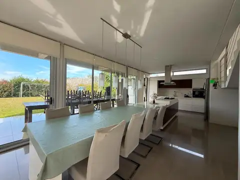 Casa 4 ambientes con 3 baños