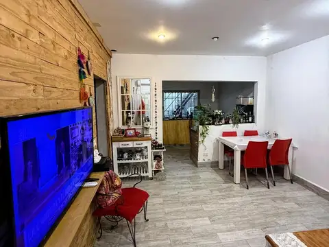 Casa 4 ambientes con 2 baños
