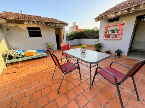 VENTA CASA 4 AMBIENTES CON TERRAZA - SAN MARTIN