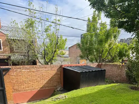 Casa en Alquiler con 3 cocheras