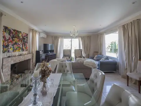 Casa en Venta con 4 cocheras