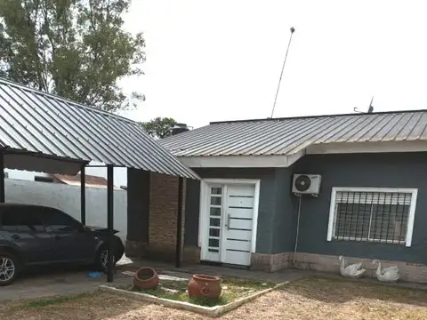 Casa en Venta con 2 cocheras