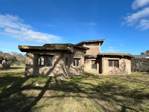 Casa 4 ambientes con 1 baño