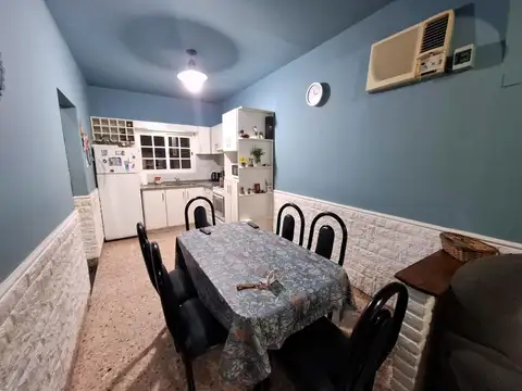 CASA 5 AMB., C/GARAGE, EN LOTE 8,66 X 25,98