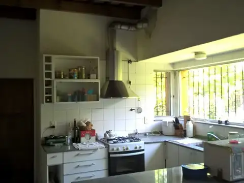 Casa 5 ambientes con 2 baños