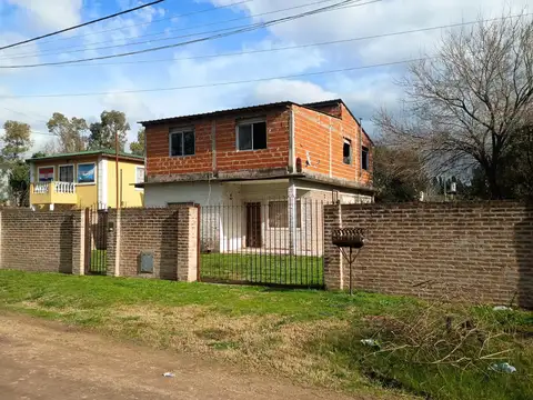 Casa en venta, 3 dormitorios en Tristan Suarez, oportunidad, apto crédito, con pileta