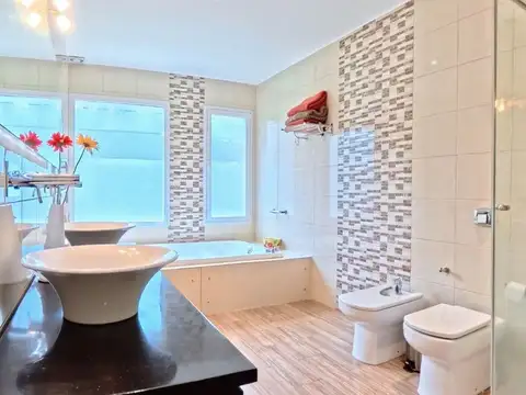 CASA EN VENTA MIRALAGOS