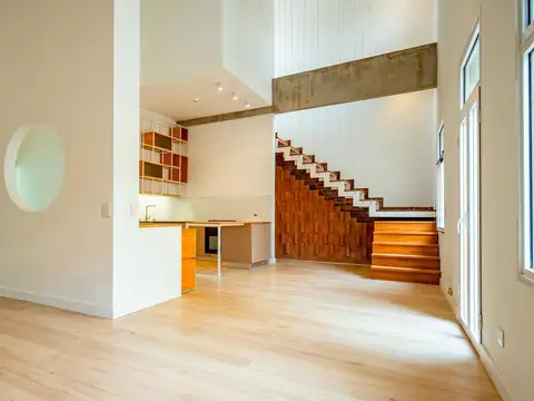 PH en planta alta de 3 dormitorios mas comodin con terraza exclusiva y parrillero.