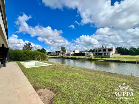Casa en Venta en Laguna Grande, USD 670.000