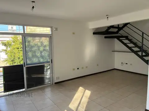 DUPLEX CON COCHERA | ZONA ESTRATEGICA | DOS BAÑOS | 2 AMBIENTES | LUMINOSO