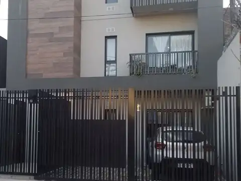 Oportunidad VENTA Departamento 3 amb con patio y cochera!