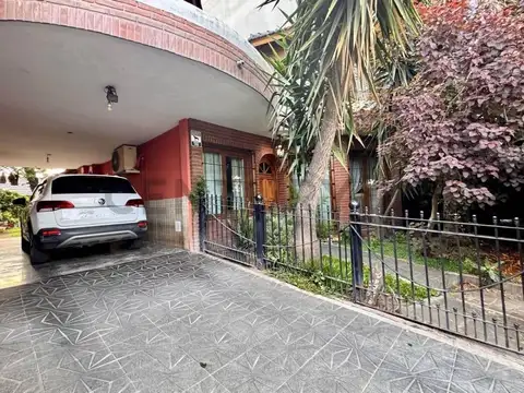 Casa 5 ambientes con 3 baños