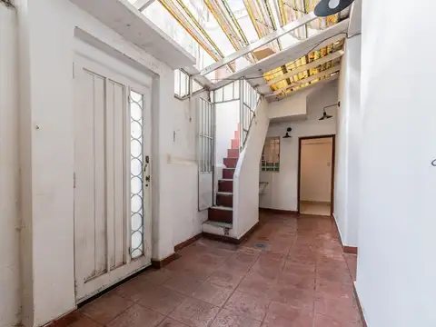 PH en Venta de 2 ambientes con terraza. Flores