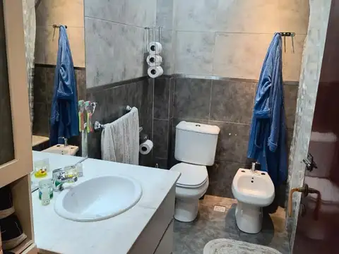 Av. Corrientes 3300, Piso 1