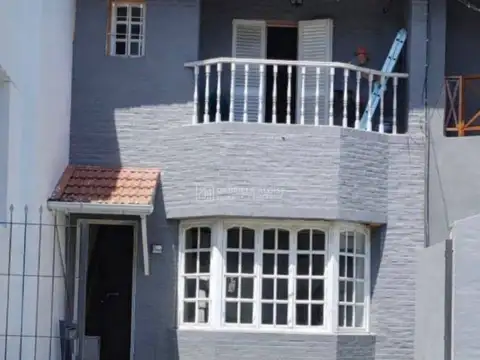 Venta de Tríplex 6 ambientes con piscina en Ciudad Jardín Lomas del Palomar, Tres de Febrero