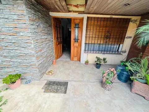 Casa 4 ambientes con 1 baño