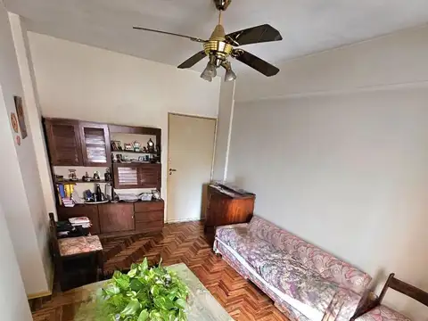 Departamento en Monserrat, 2 ambientes al frente, balcón, luz y sol