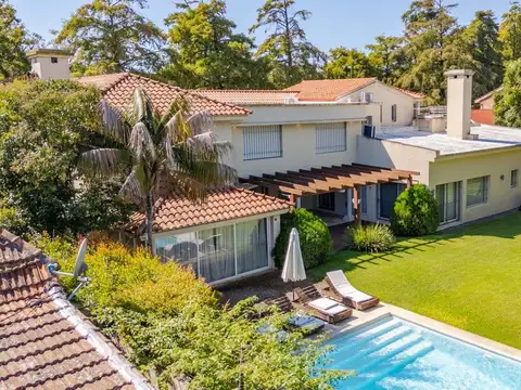 Venta casa 7 dormitorios en Carrasco Sur