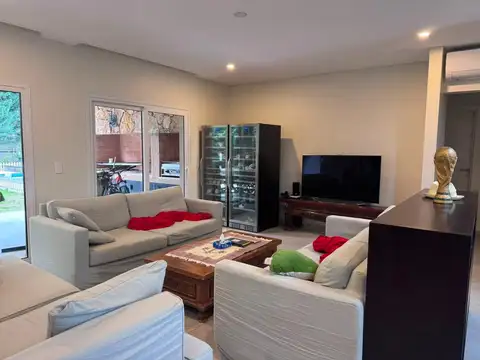 Casa en Venta con 4 cocheras