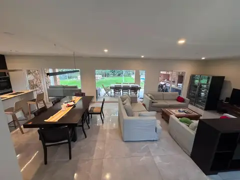 HERMOSA CASA EN VENTA - CAÑUELAS