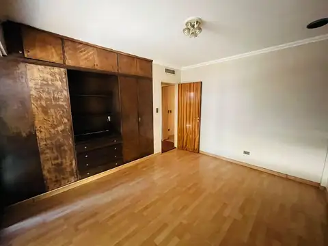 Casa en Venta con 4 cocheras