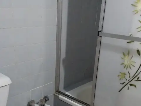 - APTO CREDITO -VENDE AMPLIO DPTO 3 AMB CON BALCON TERRAZA, ZONA SAENZ PEÑA