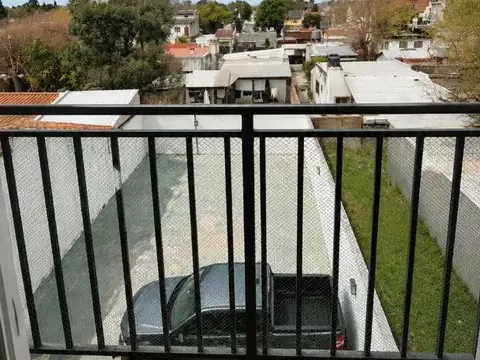 AMPLIO 2 AMBIENTES SEMIPISO DE 48 MTS, APTO CREDITO