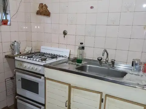 La Bajada 1300, Piso 0