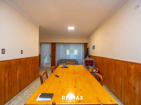 Casa 5 ambientes con 2 baños
