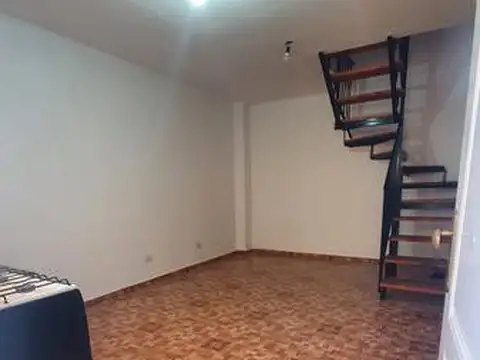 Depto Tipo Casa en Alquiler de 1 dormitorio