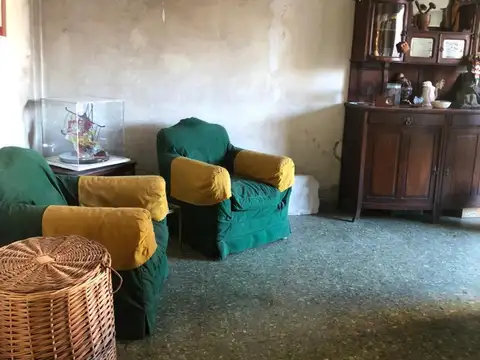 Departamento Sobre Av San Martín 3 Ambientes con Living, Comedor y Dos Patios