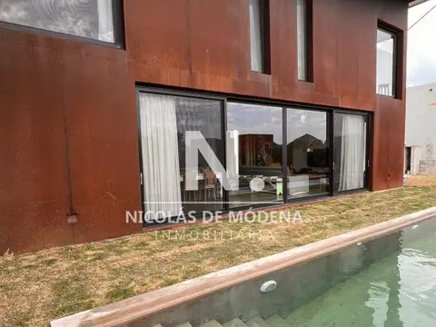Casa 6 ambientes con 6 baños