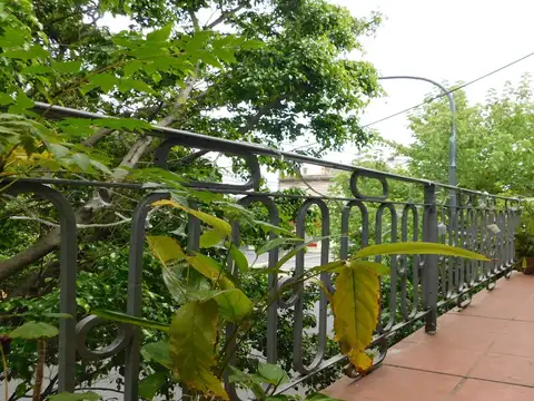 Casa de 8 ambientes en Venta en Chacarita