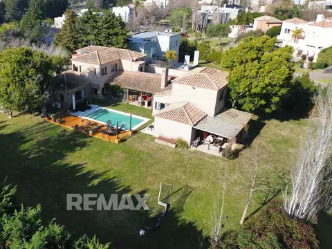 VENTA CASA 5 AMB  PILETA SANTA CATALINA VILLANUEVA