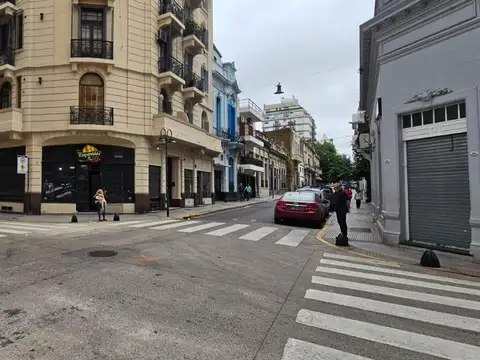 Local en Alquiler Via Pública