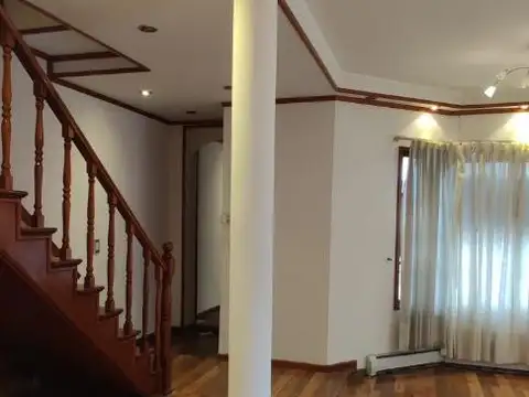 Casa en Alquiler con 1 cochera