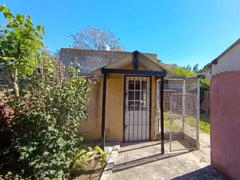 Casa 3 ambientes con 1 baño