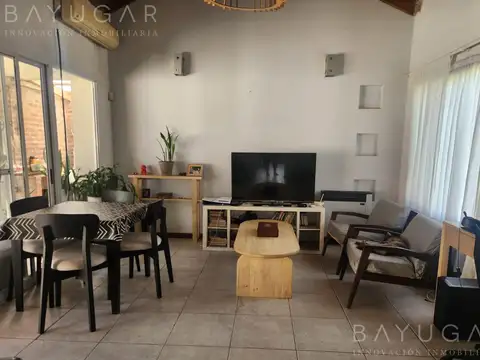 Venta Casa en Soles del Pilar a refaccionar con Pileta / Pilar -  APTO CREDITO