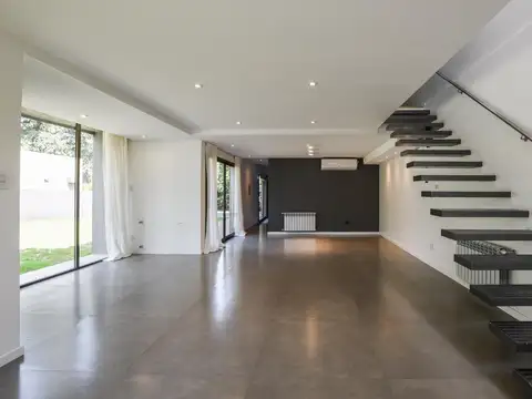 Casa 5 ambientes con 2 baños