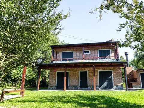 Casa en Venta con 2 cocheras