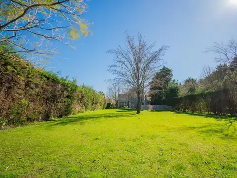 Venta casa 5 ambientes c/ jardín en La Masía Pilar