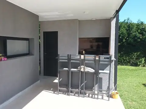 Venta Casa B° El Canton con pileta y vistas