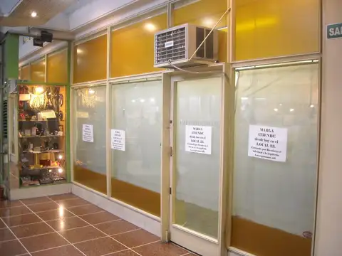 Excelnte Local   Galería BOYACA / 24 m2 / Con sótano.