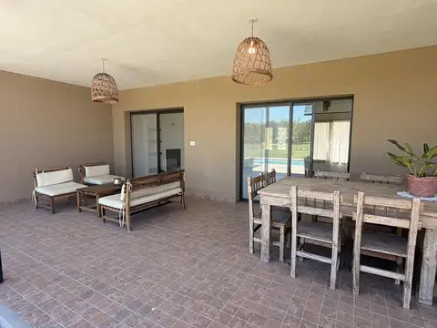 Casa 3 ambientes con 2 baños