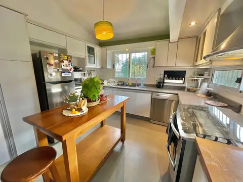 Casa en Alquiler con 1 cochera