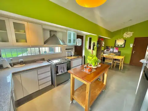 Casa 4 ambientes con 3 baños