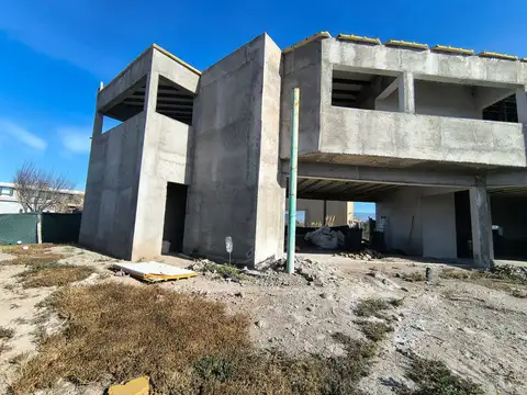 Casa 13 ambientes con 5 baños