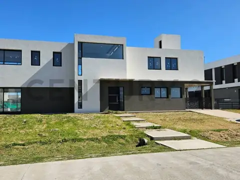 El Deslinde 1300, Piso 0