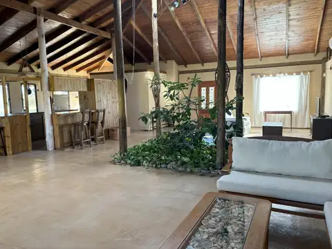 Casa 7 ambientes con 4 baños