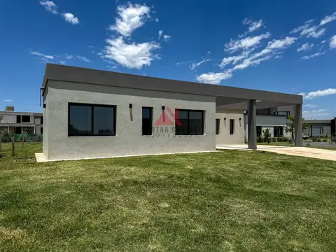 Casa en Venta en Medal Country club, USD 225.000